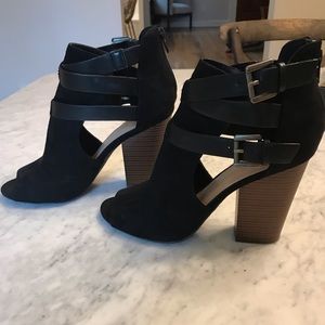 Black peep toe pumps
